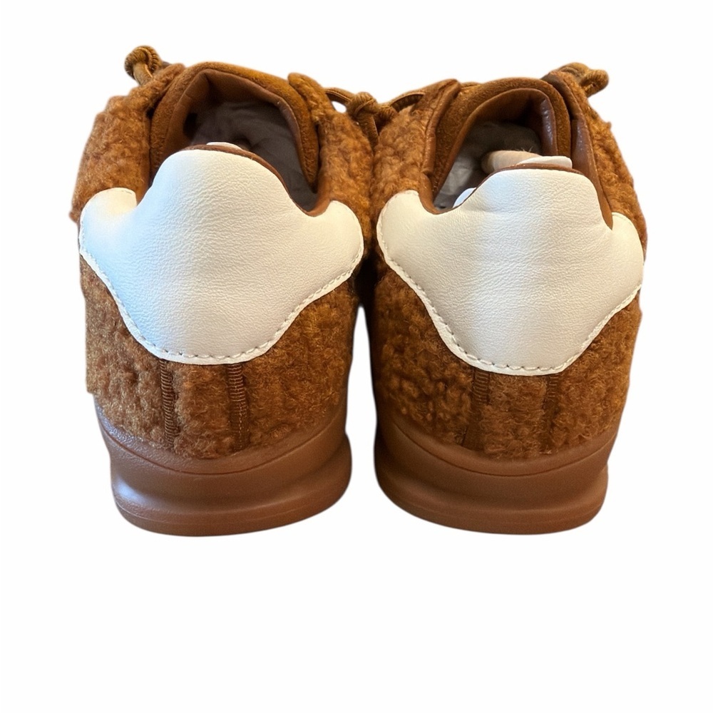 Steve Madden Sneaker Size 7.5 Camel Brown Cream Contrast Stripes Sherpa New - Picture 6 of 11